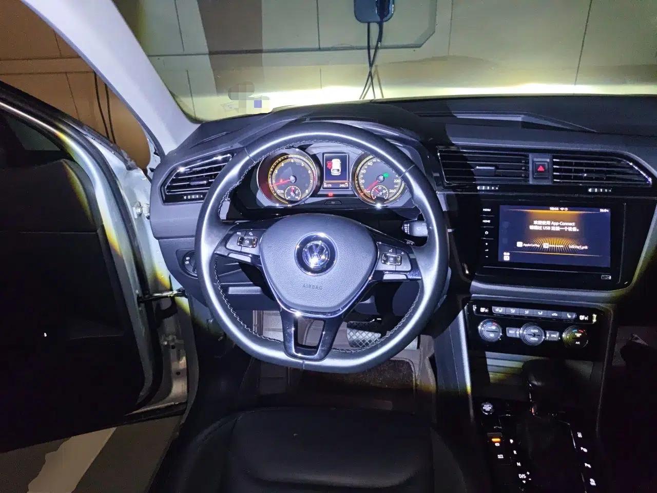 Volkswagen Tiguan L 2019 Revised 330TSI Automatic Two-Wheel Drive Smart & Luxury Edition China VI Standard — миниатюра 10