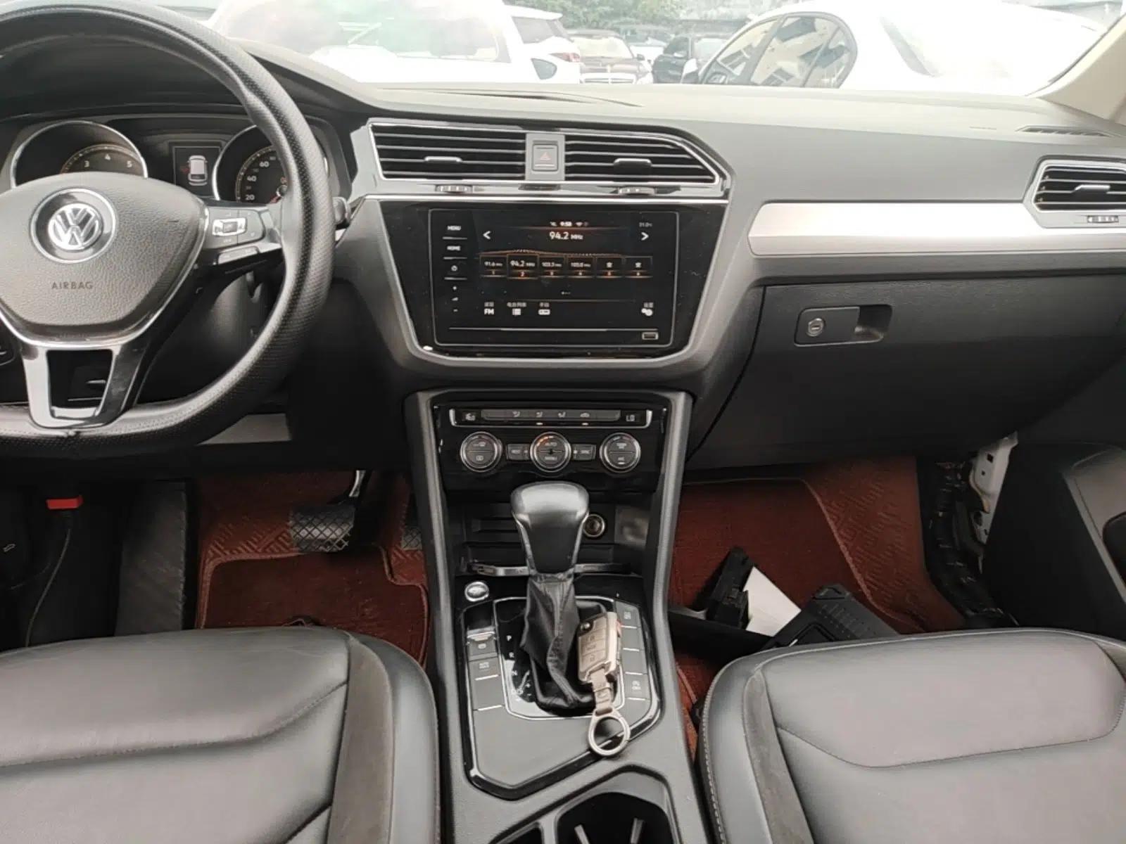 Volkswagen Tiguan L 2020 330TSI Automatic Two-Wheel Drive Panoramic Comfort Edition China VI Standard — миниатюра 16