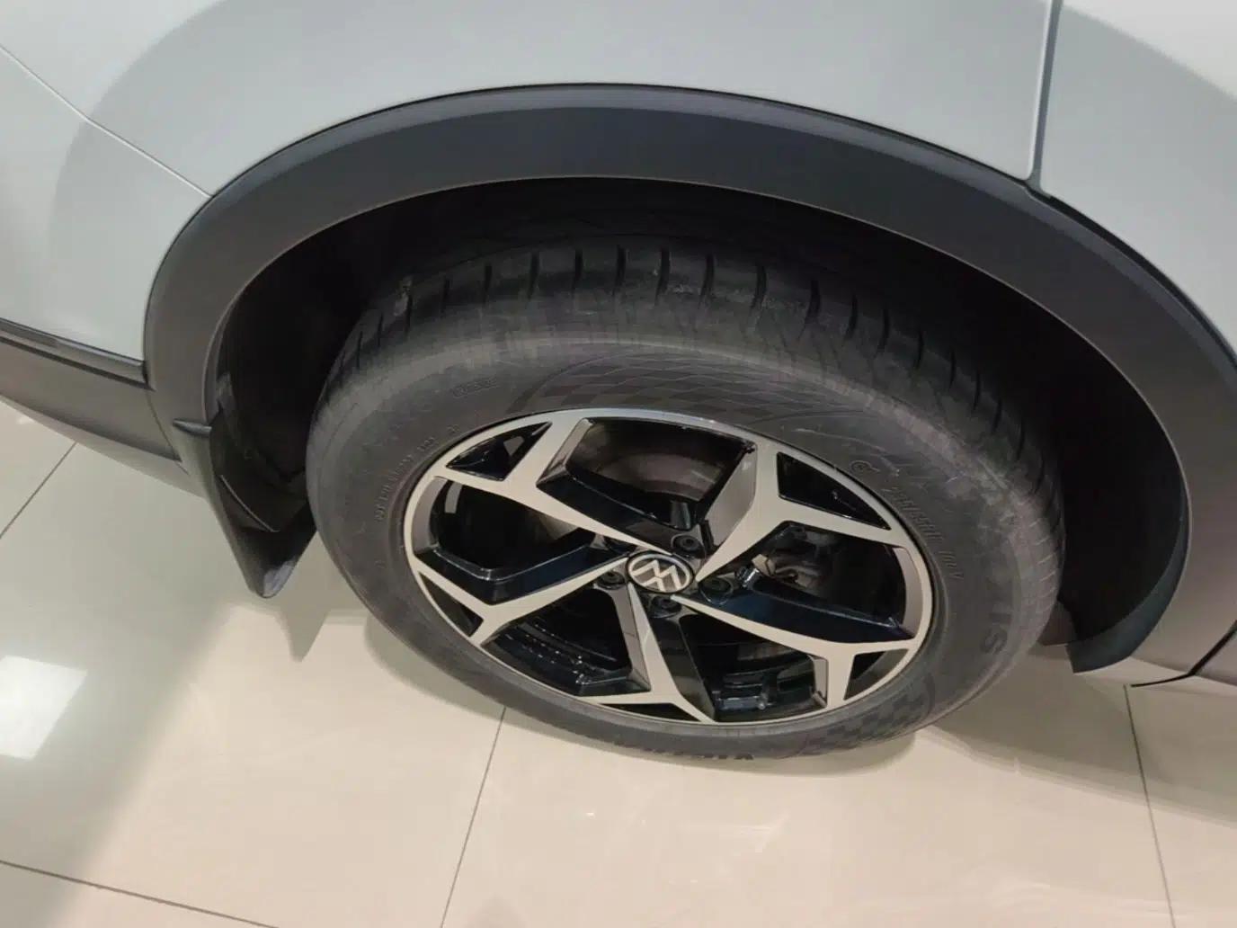 Volkswagen Tiguan L 2023 330TSI Automatic Two-Wheel Drive Comfort Edition — миниатюра 11