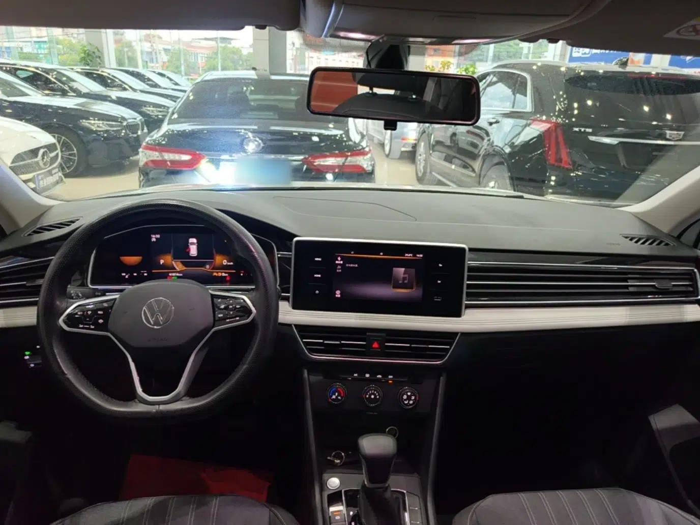 Volkswagen Tiguan L 2023 330TSI Automatic Two-Wheel Drive Comfort Edition — миниатюра 17