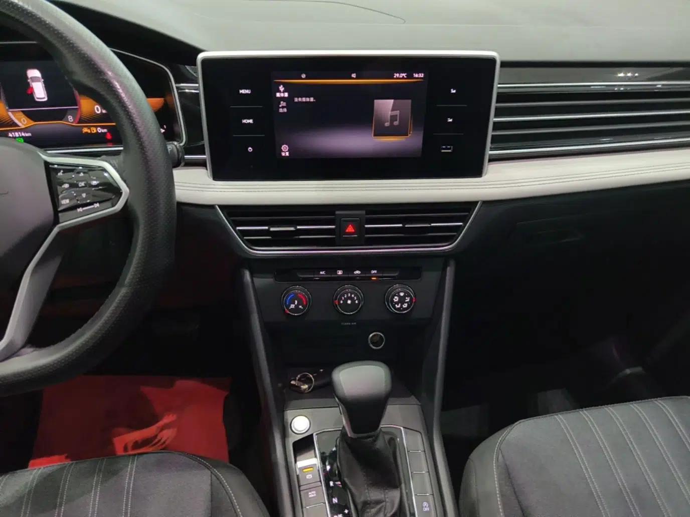 Volkswagen Tiguan L 2023 330TSI Automatic Two-Wheel Drive Comfort Edition — миниатюра 20