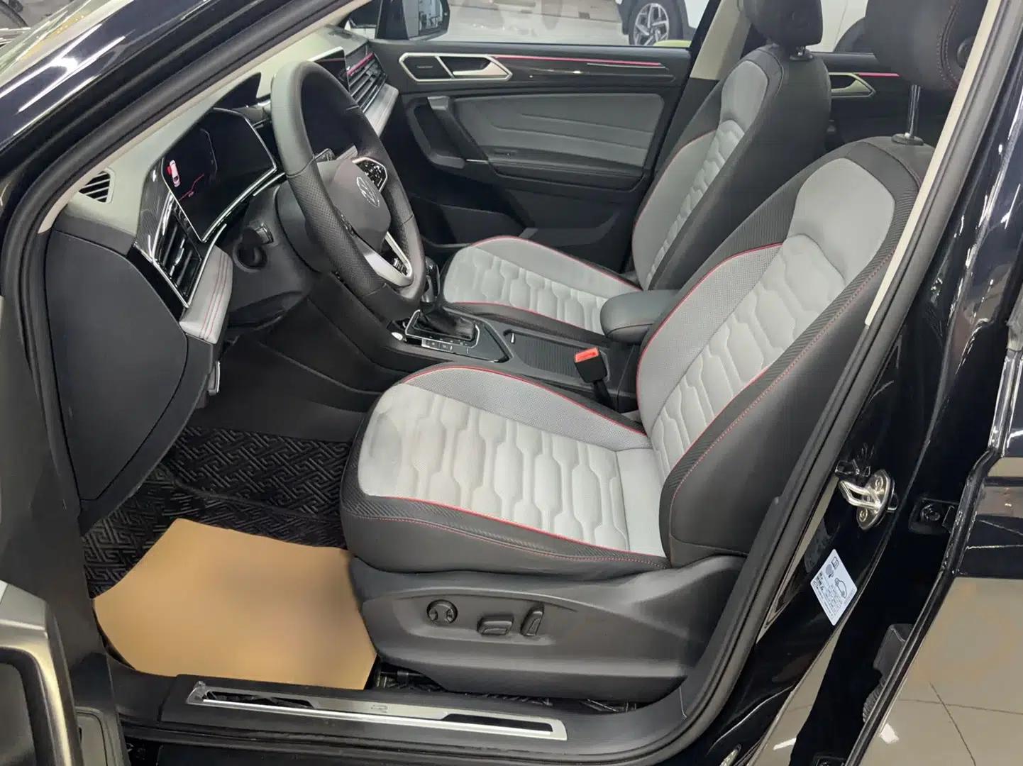 Volkswagen Tiguan L 2022 330TSI Automatic Two-Wheel Drive R-Line Flagship Edition — миниатюра 13