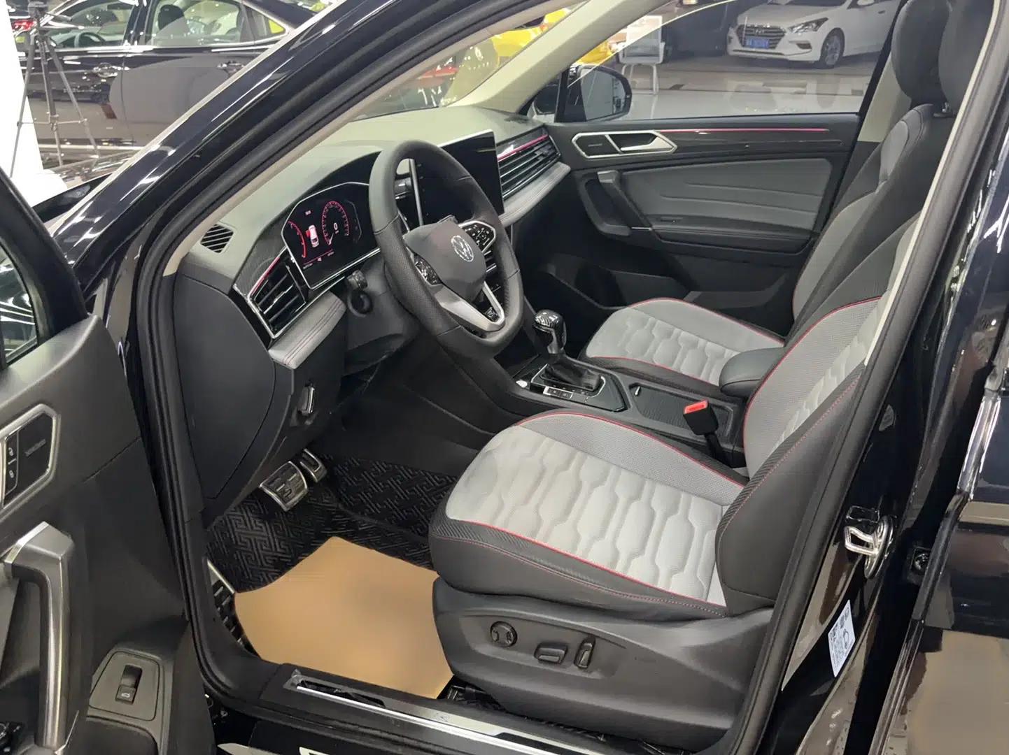 Volkswagen Tiguan L 2022 330TSI Automatic Two-Wheel Drive R-Line Flagship Edition — миниатюра 14