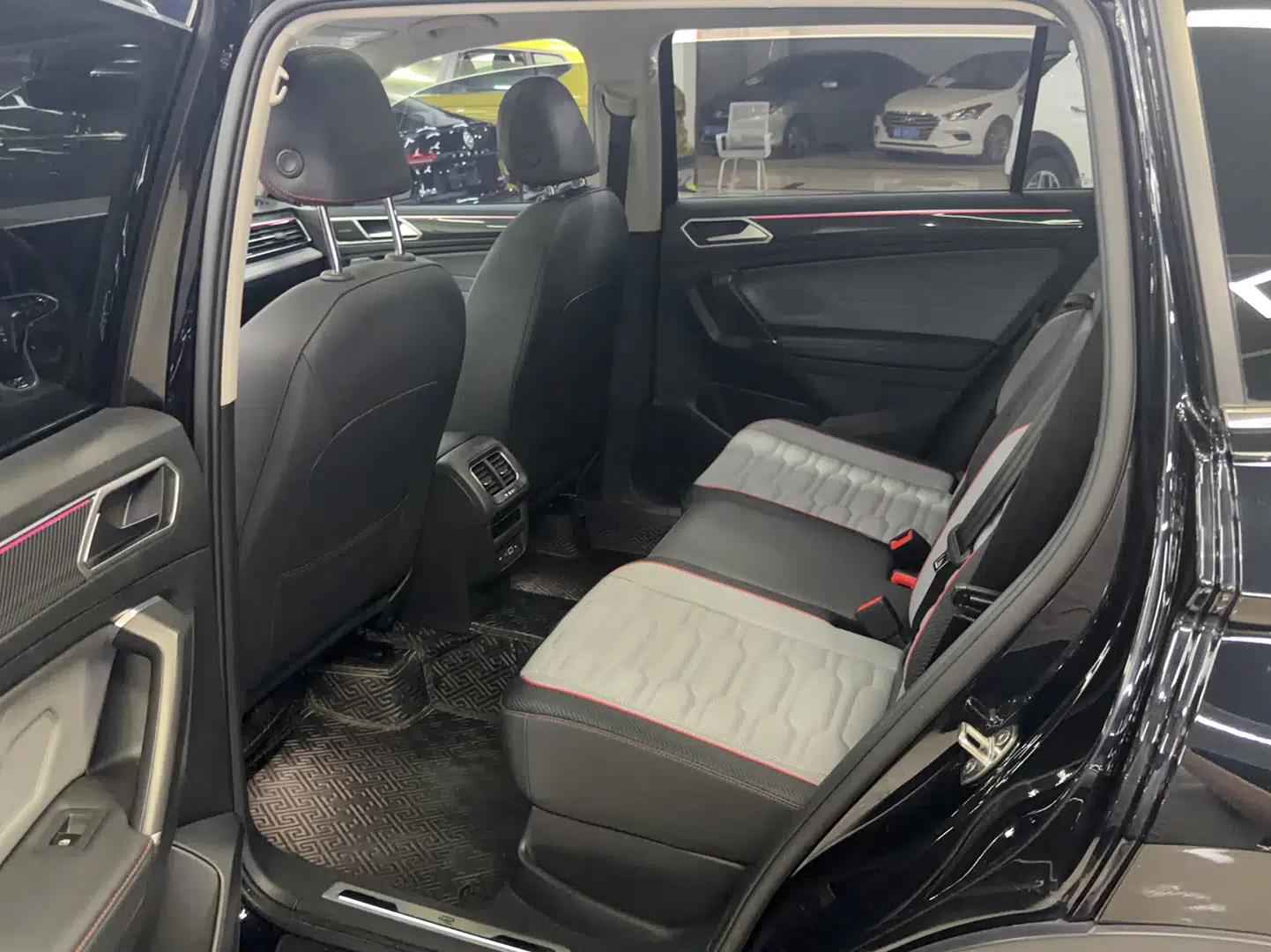 Volkswagen Tiguan L 2022 330TSI Automatic Two-Wheel Drive R-Line Flagship Edition — миниатюра 15