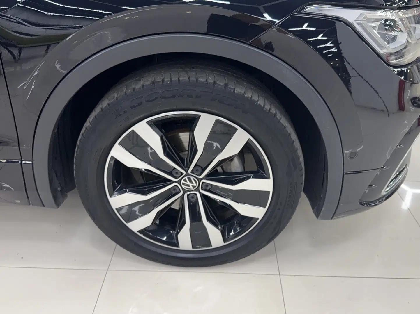 Volkswagen Tiguan L 2022 330TSI Automatic Two-Wheel Drive R-Line Flagship Edition — миниатюра 5