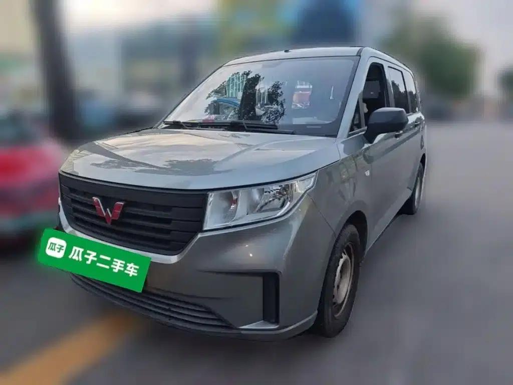 Wuling Hongguang PLUS 2020 1.5L Manual Standard 7-Seater — миниатюра 1