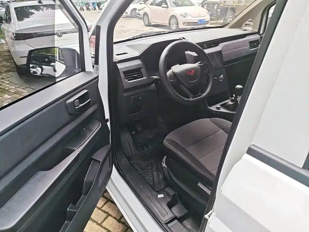Wuling Hongguang PLUS 2020 1.5L Manual Standard 5-Seater — миниатюра 16