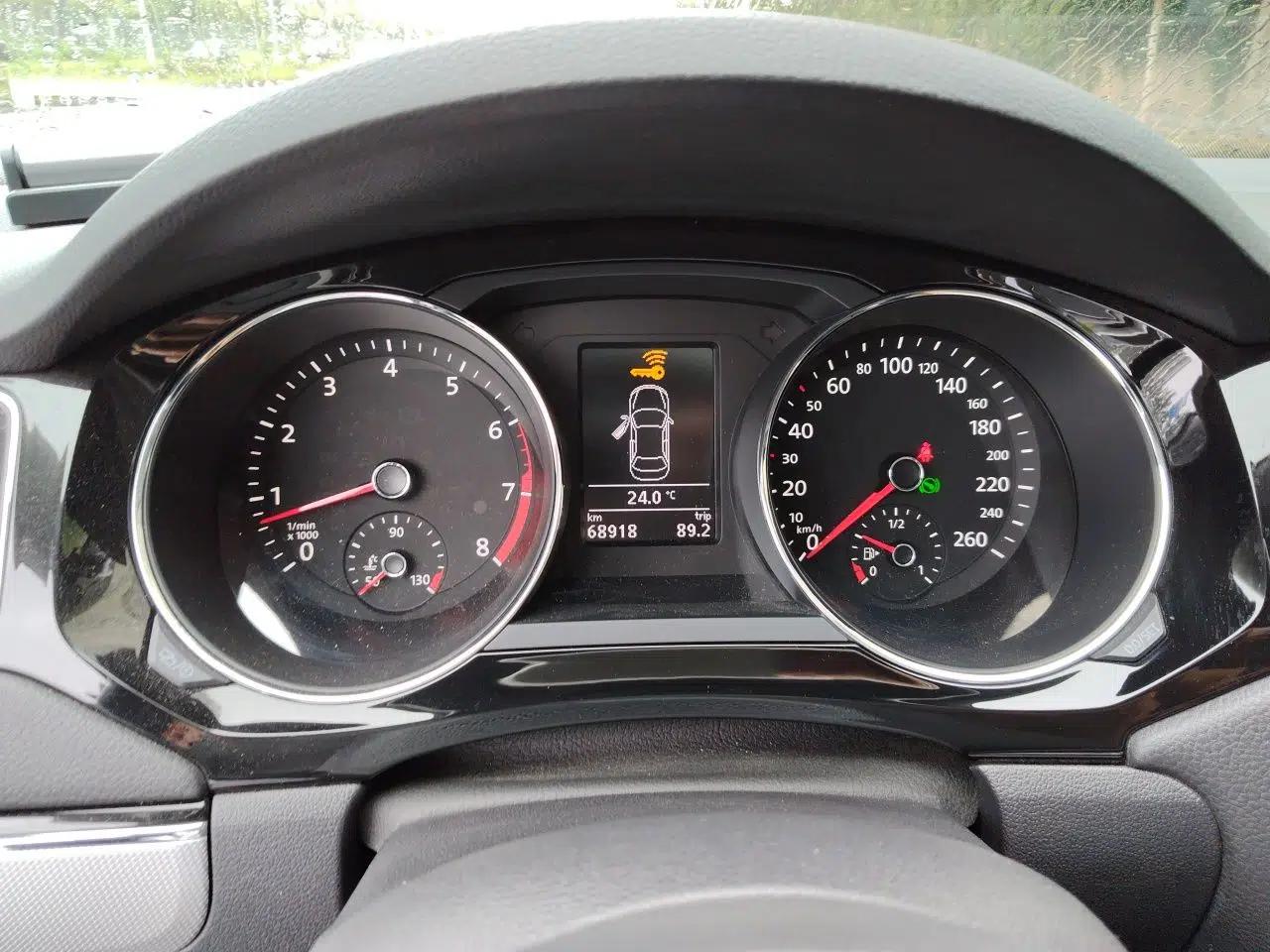 Volkswagen Sagitar 2018 280TSI DSG Ignite Edition — миниатюра 11