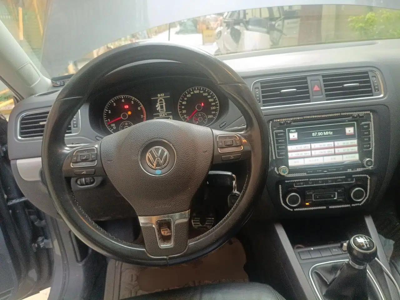 Volkswagen Sagitar 2012 1.4TSI Manual Luxury Model — миниатюра 10