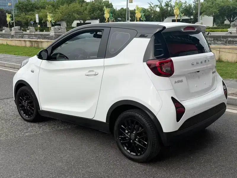 The 2024 facelifted Little Ant (Electric Chip) is a favorite model with a lithium iron phosphate battery (29.23kWh) and a range of 321km. — миниатюра 4