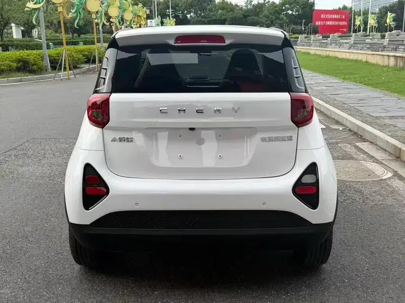 The 2024 facelifted Little Ant (Electric Chip) is a favorite model with a lithium iron phosphate battery (29.23kWh) and a range of 321km. — миниатюра 5