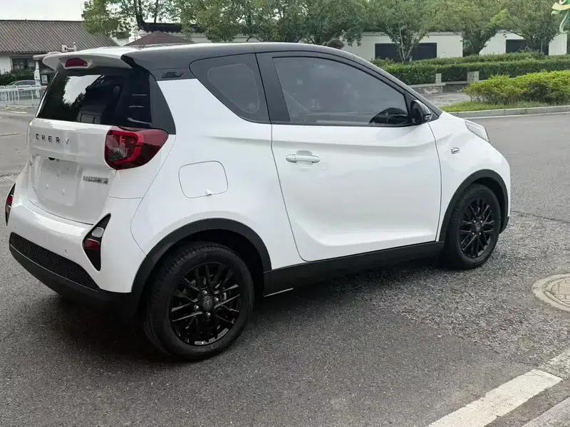 The 2024 facelifted Little Ant (Electric Chip) is a favorite model with a lithium iron phosphate battery (29.23kWh) and a range of 321km. — миниатюра 6