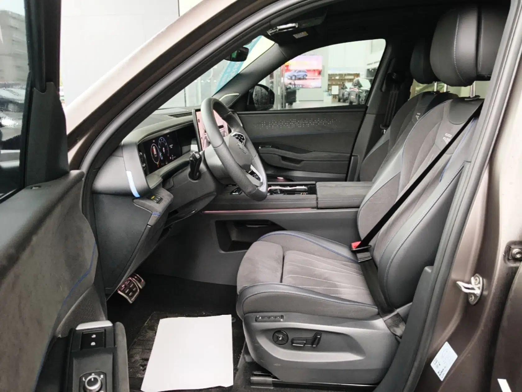 Volkswagen Teramont 2025 Tiguan Pro 450TSI Four-Wheel Drive Summit Edition — миниатюра 17