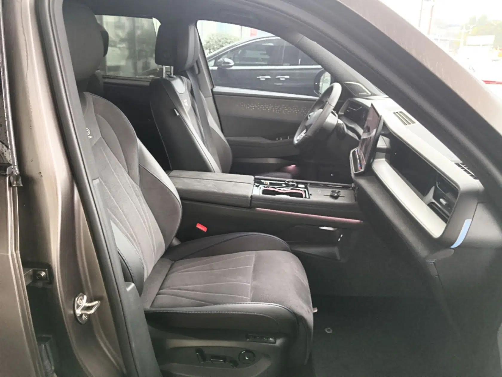 Volkswagen Teramont 2025 Tiguan Pro 450TSI Four-Wheel Drive Summit Edition — миниатюра 19