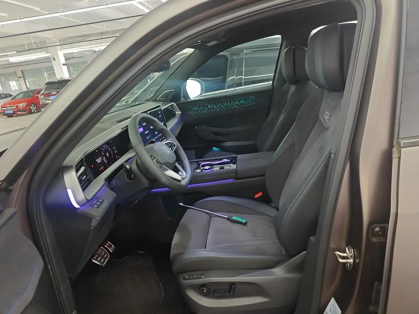 Volkswagen Teramont 2025 Tiguan Pro 450TSI Four-Wheel Drive Summit Edition — миниатюра 17