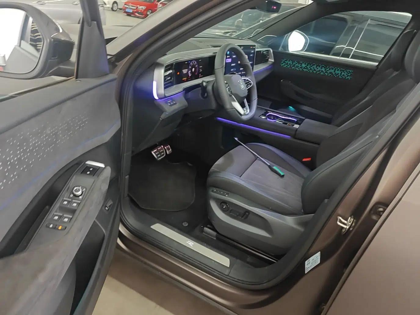 Volkswagen Teramont 2025 Tiguan Pro 450TSI Four-Wheel Drive Summit Edition — миниатюра 18