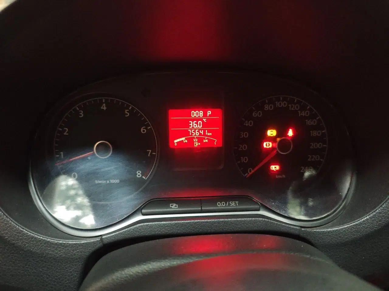 Volkswagen Polo 2011 1.6L Automatic ZhiShang Version — миниатюра 11
