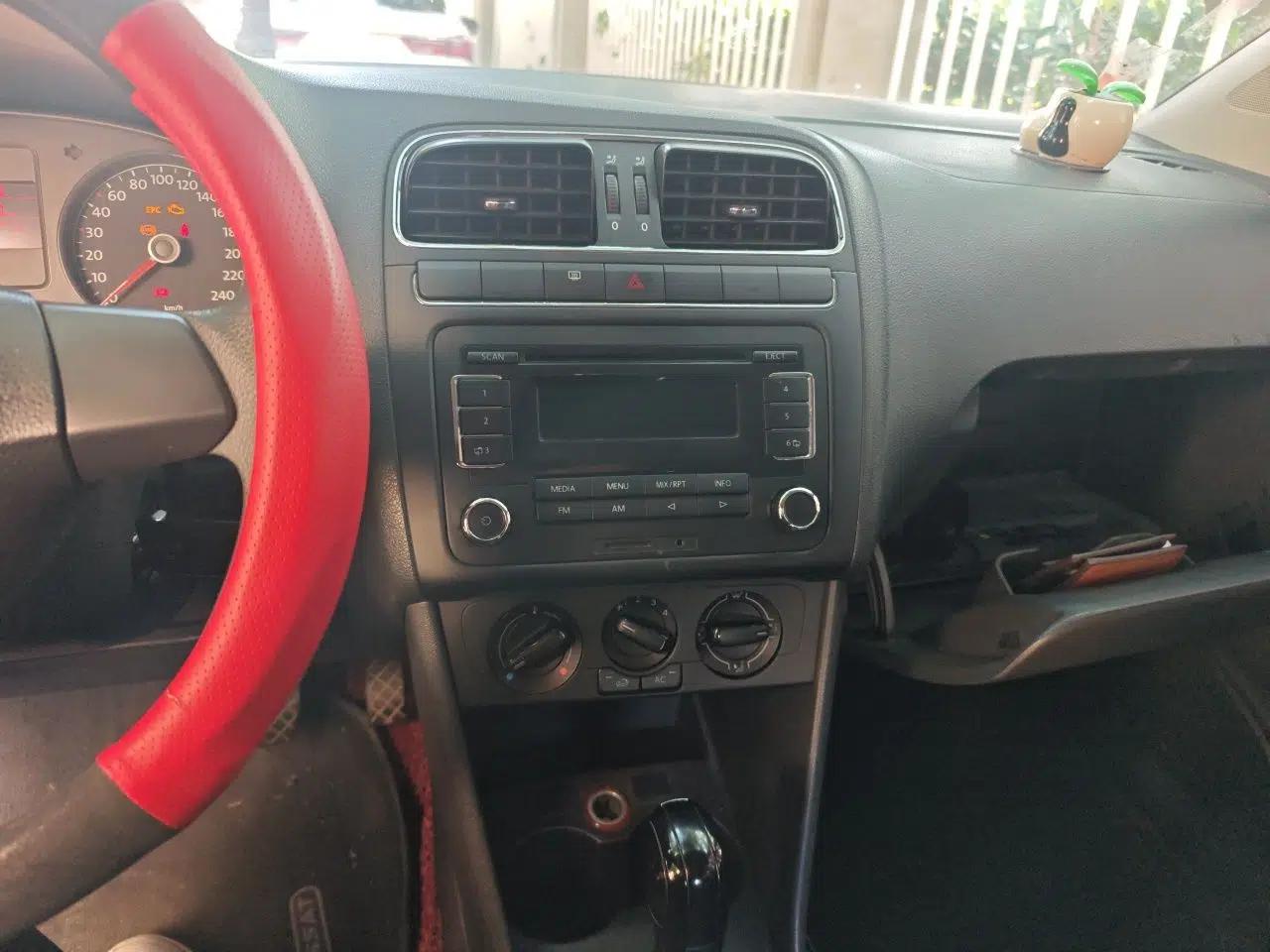 Volkswagen Polo 2011 1.6L Automatic ZhiShang Version — миниатюра 13