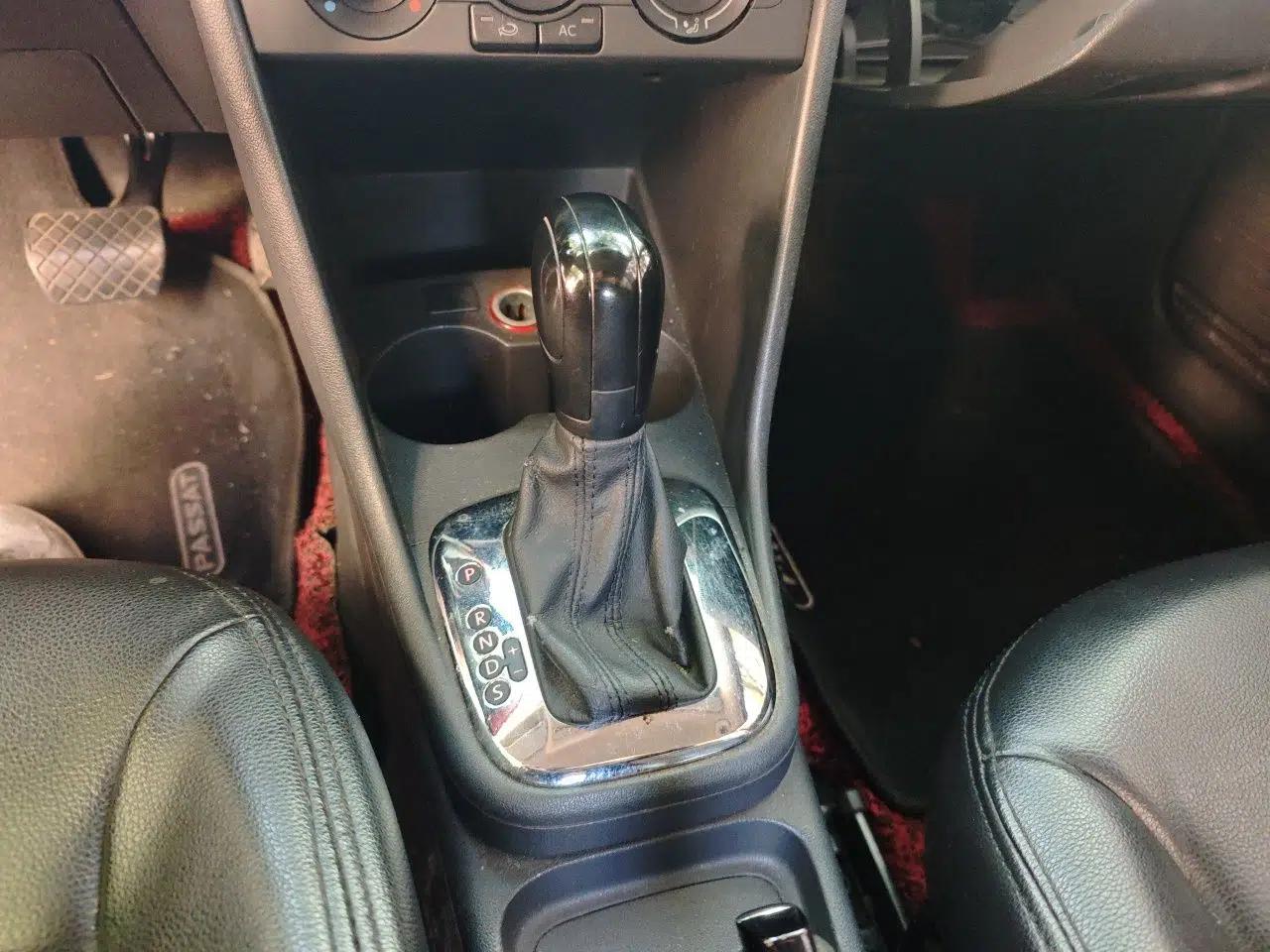 Volkswagen Polo 2011 1.6L Automatic ZhiShang Version — миниатюра 14
