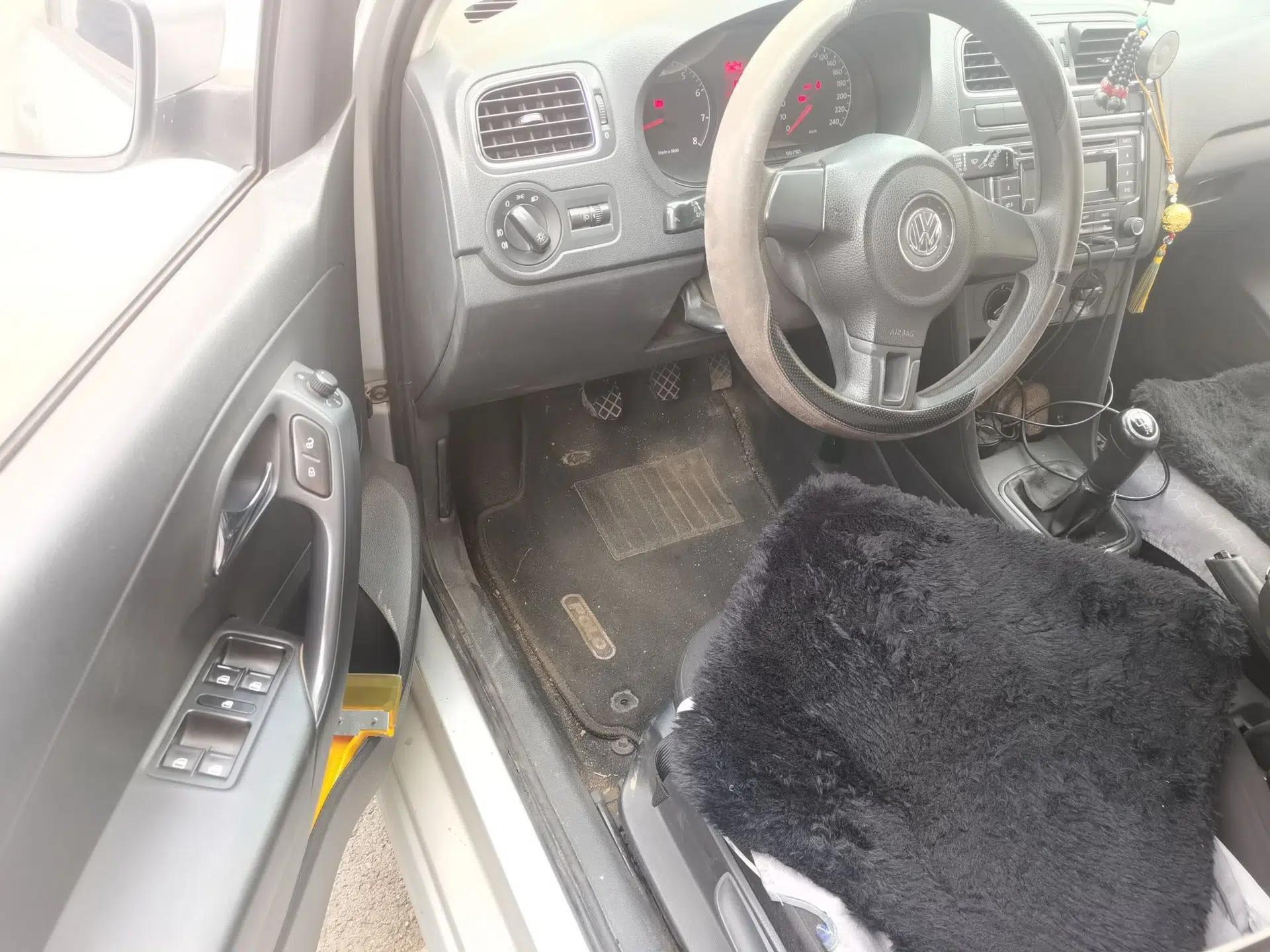 Volkswagen Polo 2013 1.4L Manual Comfort Edition — миниатюра 16