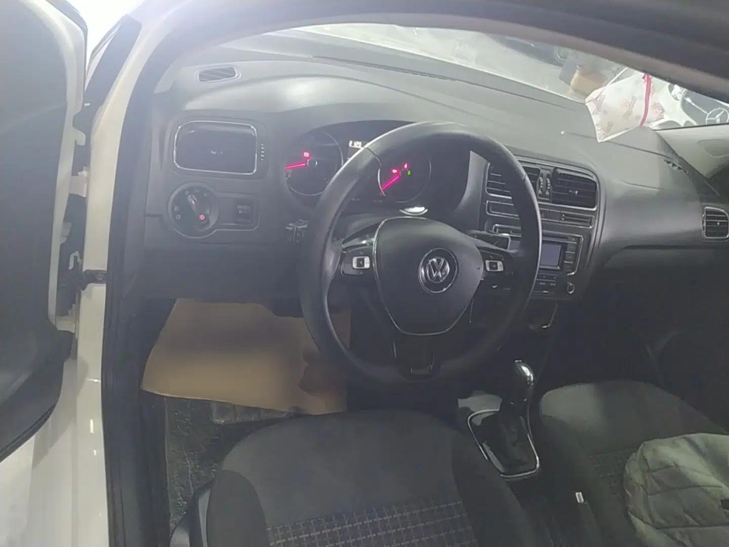Volkswagen Polo 2016 1.6L Automatic Comfort Model — миниатюра 13