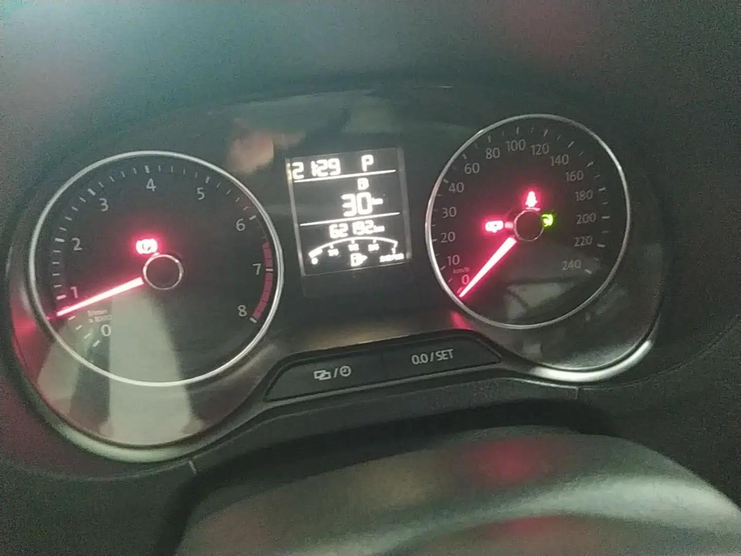 Volkswagen Polo 2016 1.6L Automatic Comfort Model — миниатюра 14