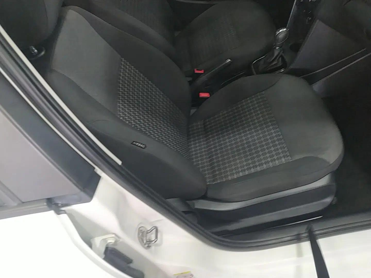 Volkswagen Polo 2016 1.6L Automatic Comfort Model — миниатюра 19