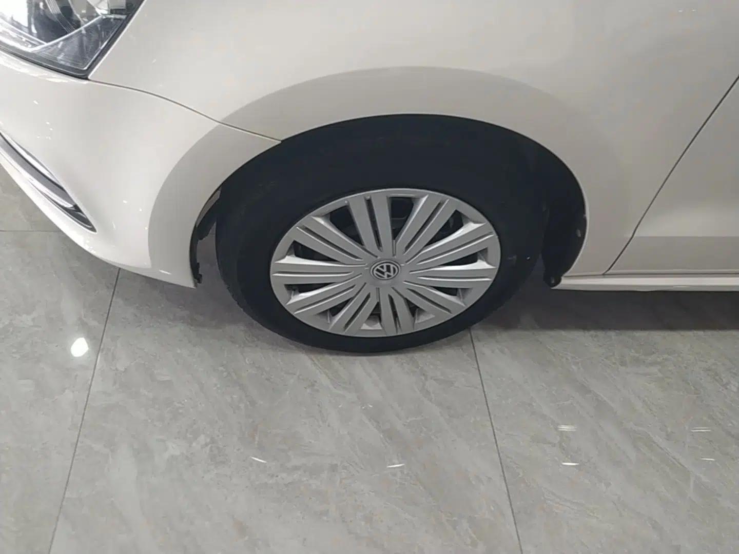 Volkswagen Polo 2016 1.6L Automatic Comfort Model — миниатюра 10
