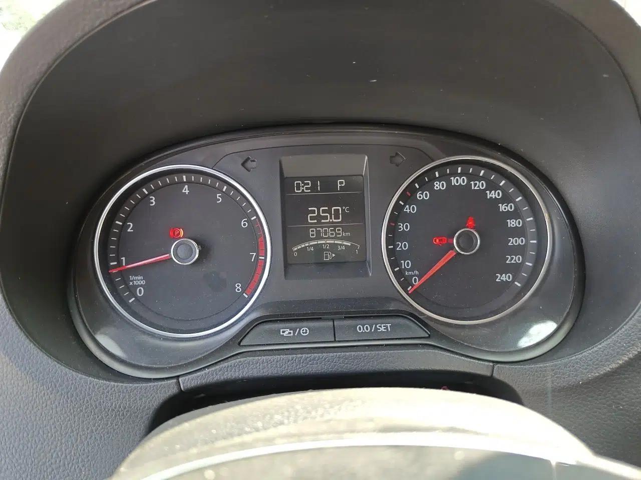 Volkswagen Polo 2016 1.6L Automatic Comfort Model — миниатюра 11