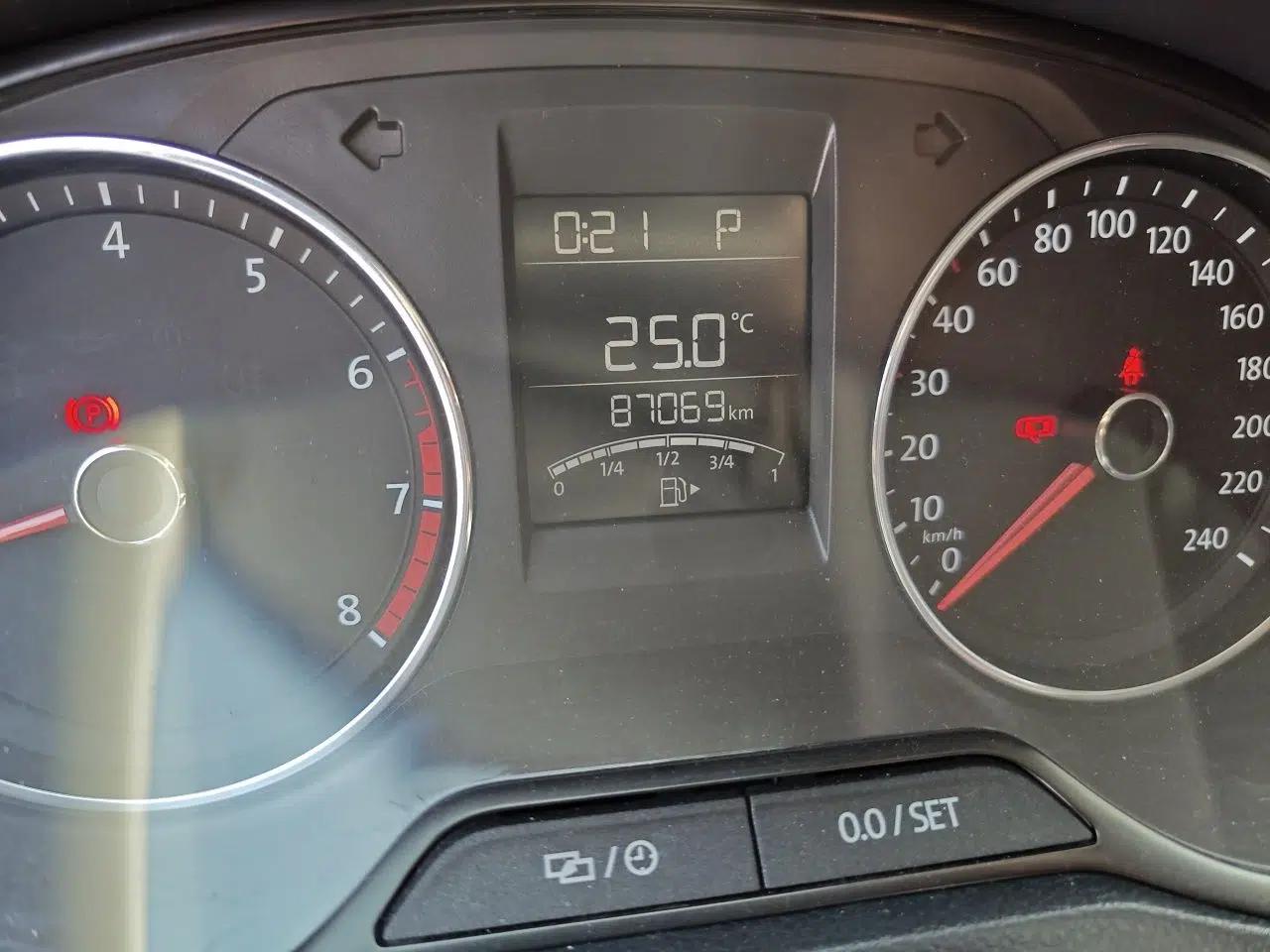 Volkswagen Polo 2016 1.6L Automatic Comfort Model — миниатюра 12