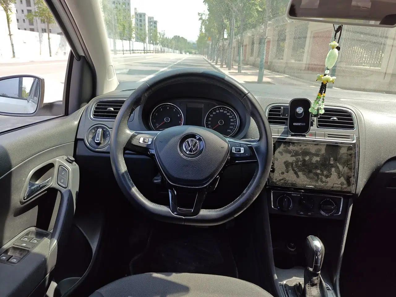 Volkswagen Polo 2016 1.6L Automatic Comfort Model — миниатюра 10
