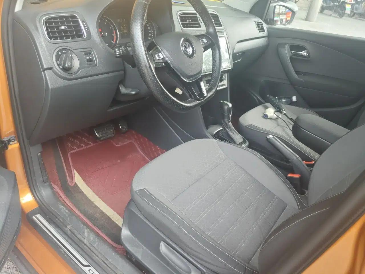 Volkswagen Polo 2014 1.6L Cross Polo Automatic — миниатюра 16