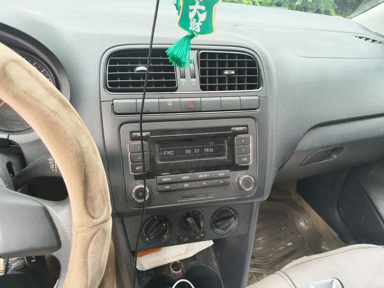 Volkswagen Polo 2011 1.4L Manual ZhiLe Edition — миниатюра 13