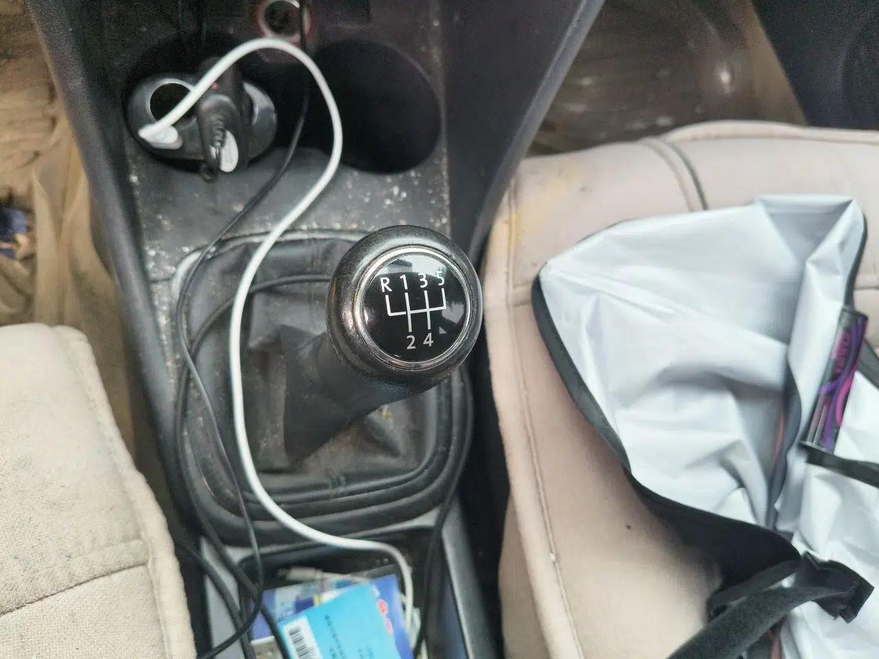 Volkswagen Polo 2011 1.4L Manual ZhiLe Edition — миниатюра 14