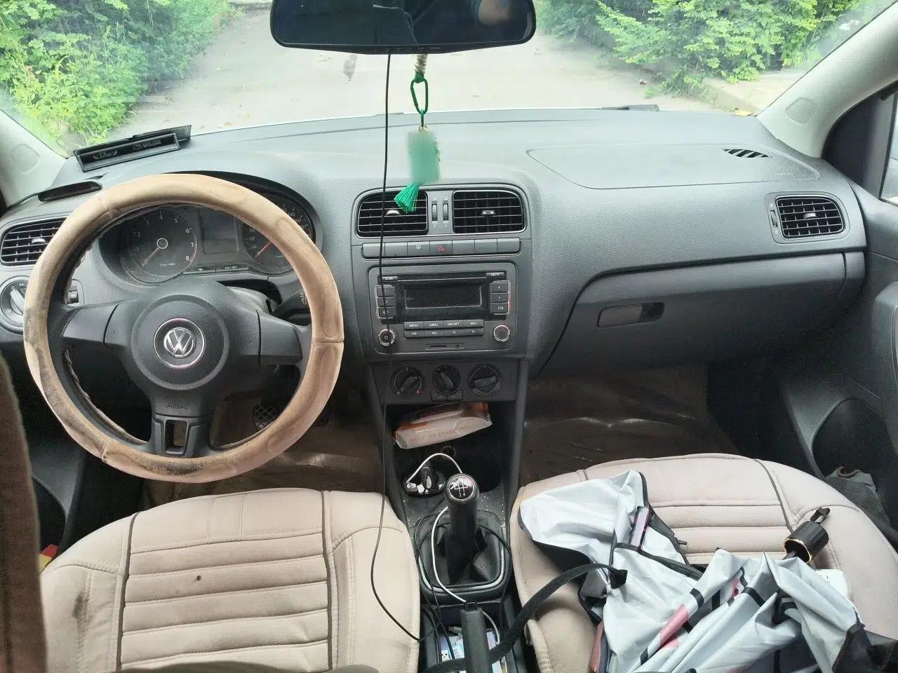 Volkswagen Polo 2011 1.4L Manual ZhiLe Edition — миниатюра 9