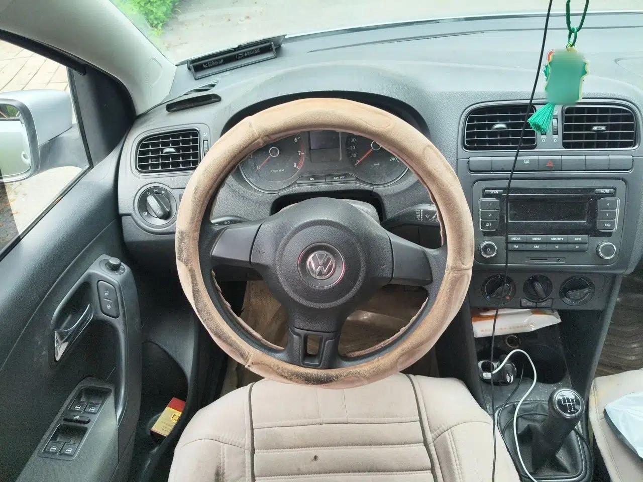 Volkswagen Polo 2011 1.4L Manual ZhiLe Edition — миниатюра 10