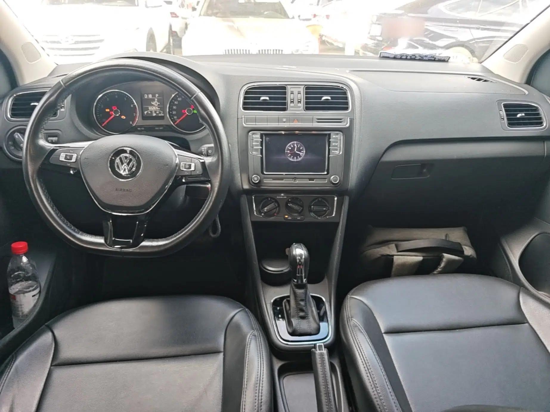 Volkswagen Polo 2016 1.6L Automatic Comfort Model — миниатюра 12
