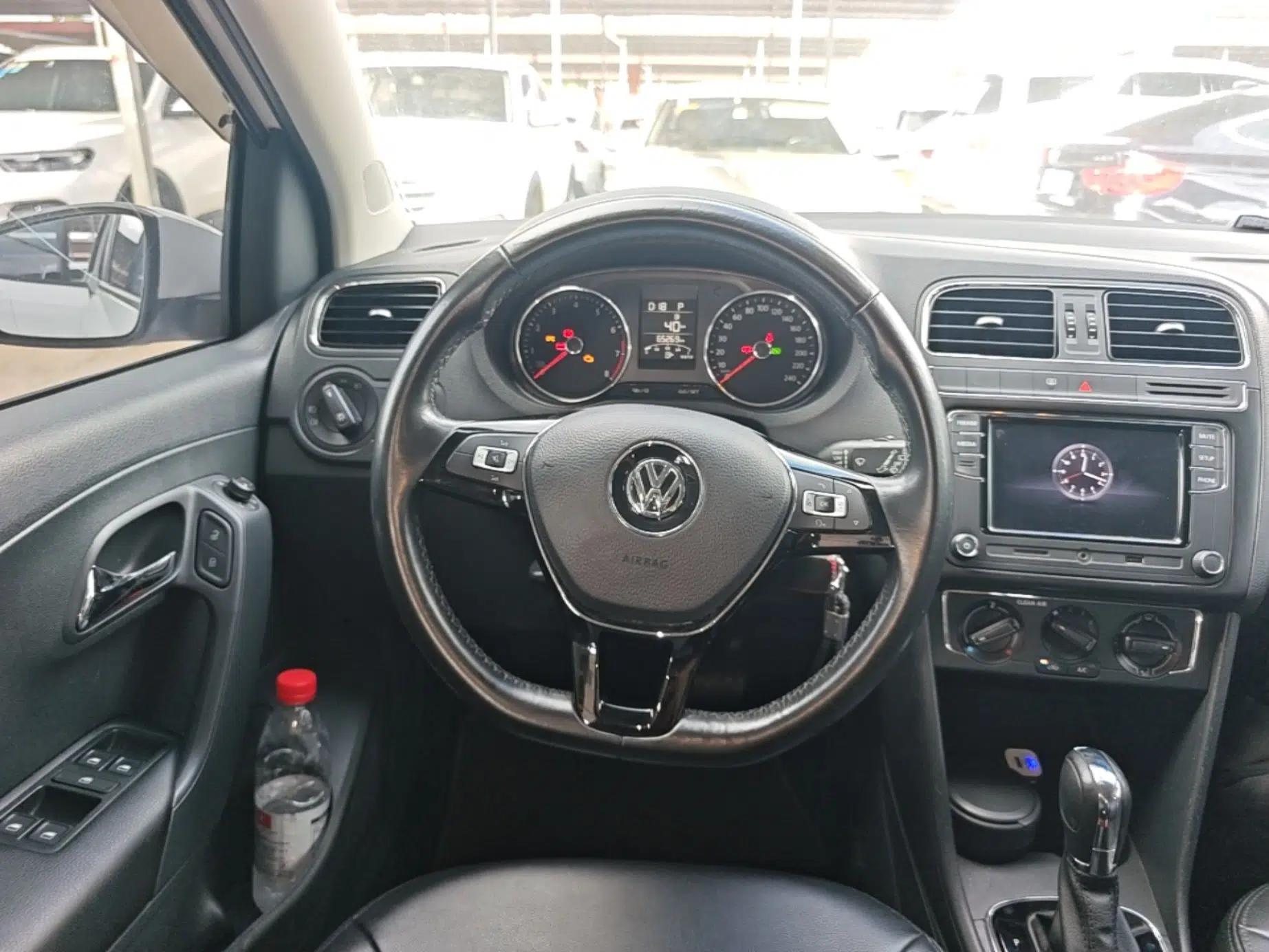 Volkswagen Polo 2016 1.6L Automatic Comfort Model — миниатюра 13