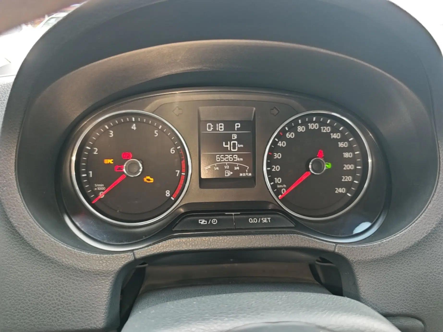 Volkswagen Polo 2016 1.6L Automatic Comfort Model — миниатюра 14