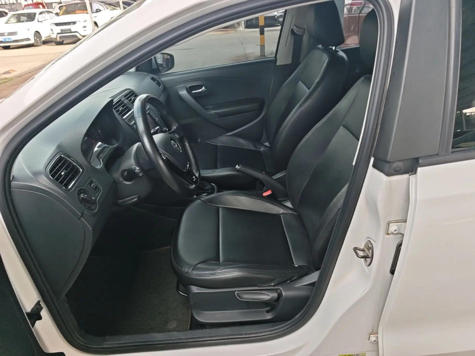 Volkswagen Polo 2016 1.6L Automatic Comfort Model — миниатюра 17