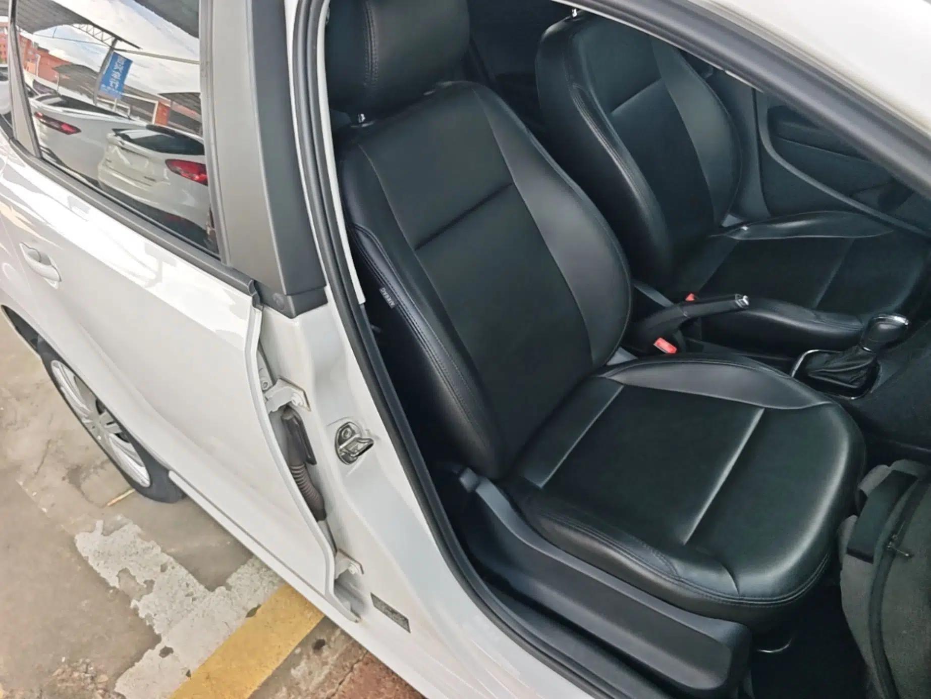 Volkswagen Polo 2016 1.6L Automatic Comfort Model — миниатюра 19