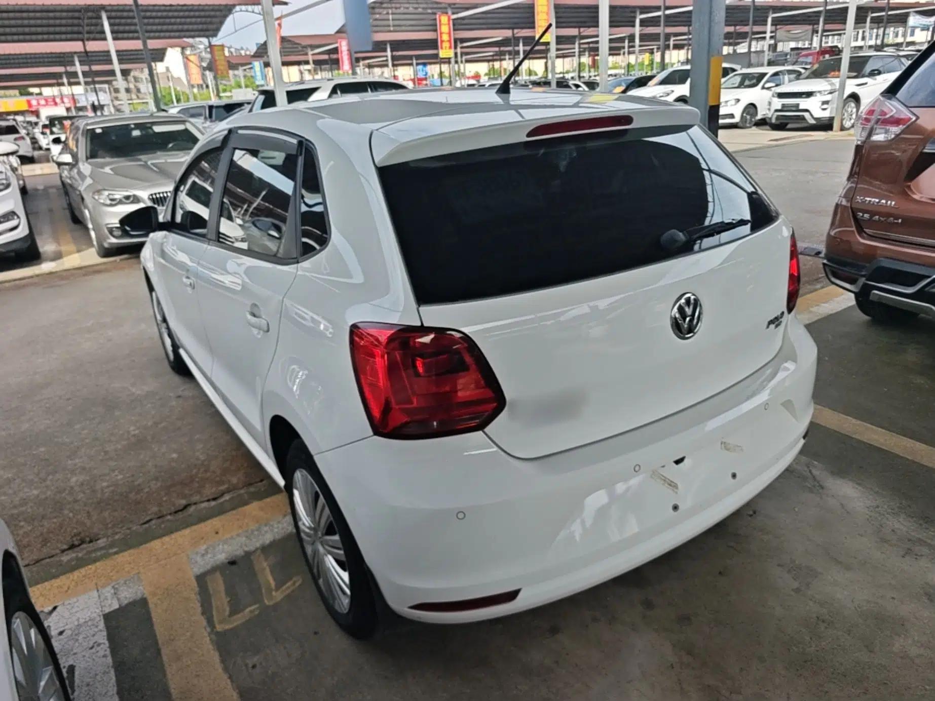 Volkswagen Polo 2016 1.6L Automatic Comfort Model — миниатюра 4