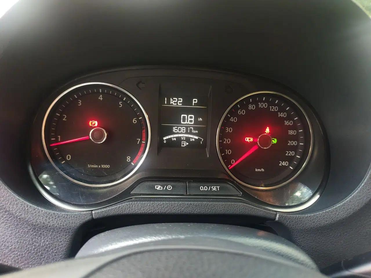 Volkswagen Polo 2014 1.6L Automatic Comfort Edition — миниатюра 11