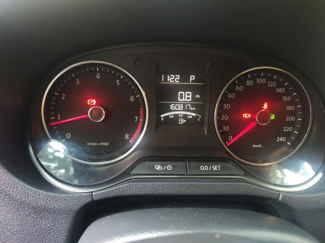 Volkswagen Polo 2014 1.6L Automatic Comfort Edition — миниатюра 12