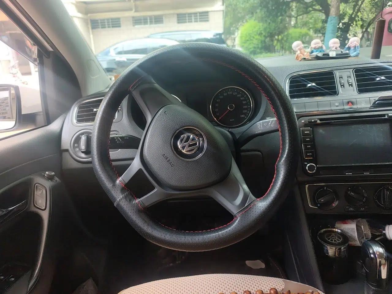 Volkswagen Polo 2014 1.6L Automatic Comfort Edition — миниатюра 10