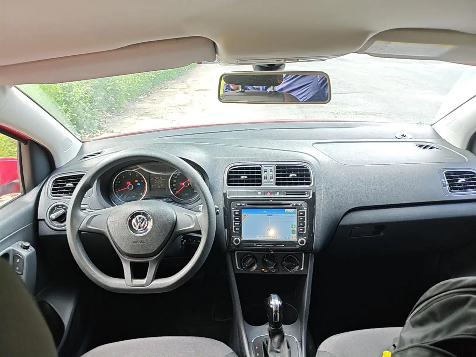 Volkswagen Polo 2014 1.6L Automatic Comfort Edition — миниатюра 17