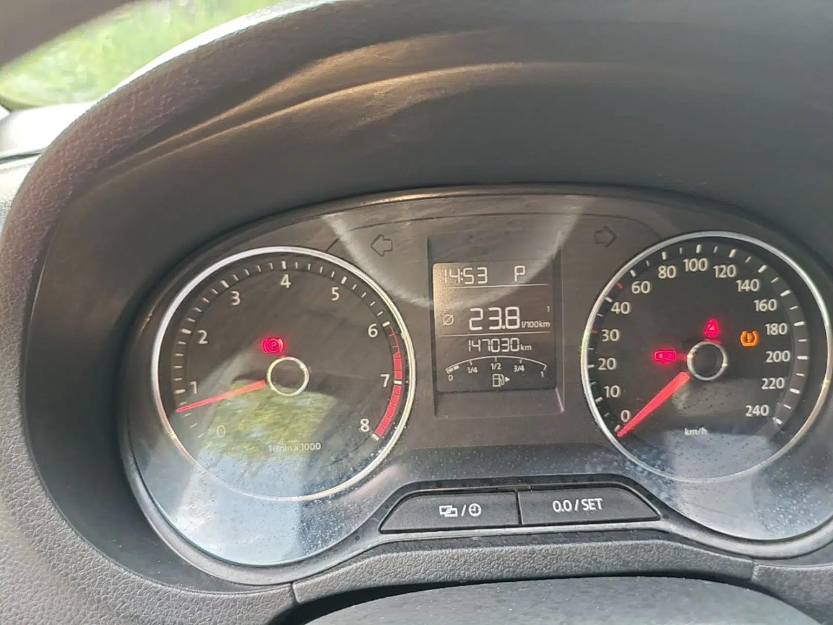 Volkswagen Polo 2014 1.6L Automatic Comfort Edition — миниатюра 19