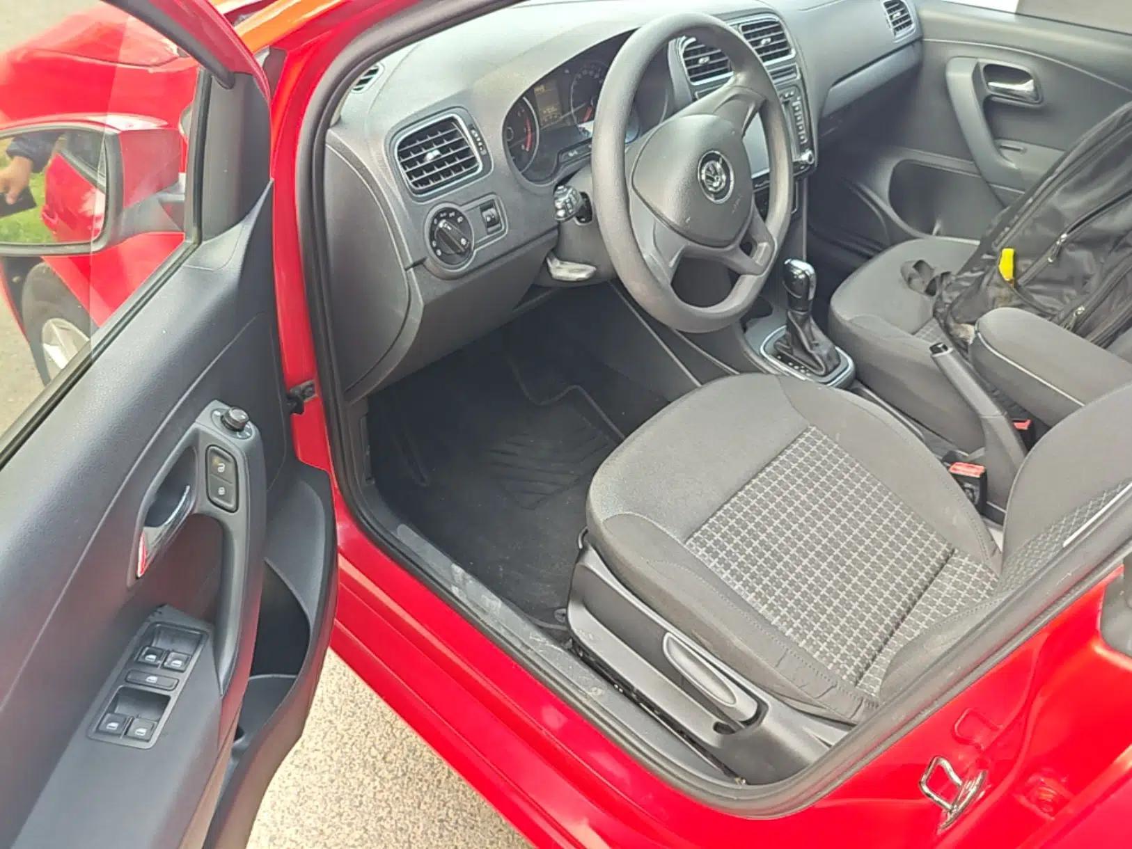 Volkswagen Polo 2014 1.6L Automatic Comfort Edition — миниатюра 23