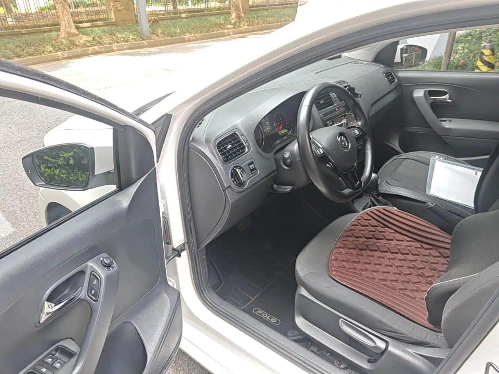 Volkswagen Polo 2016 1.6L Automatic Comfort Model — миниатюра 13