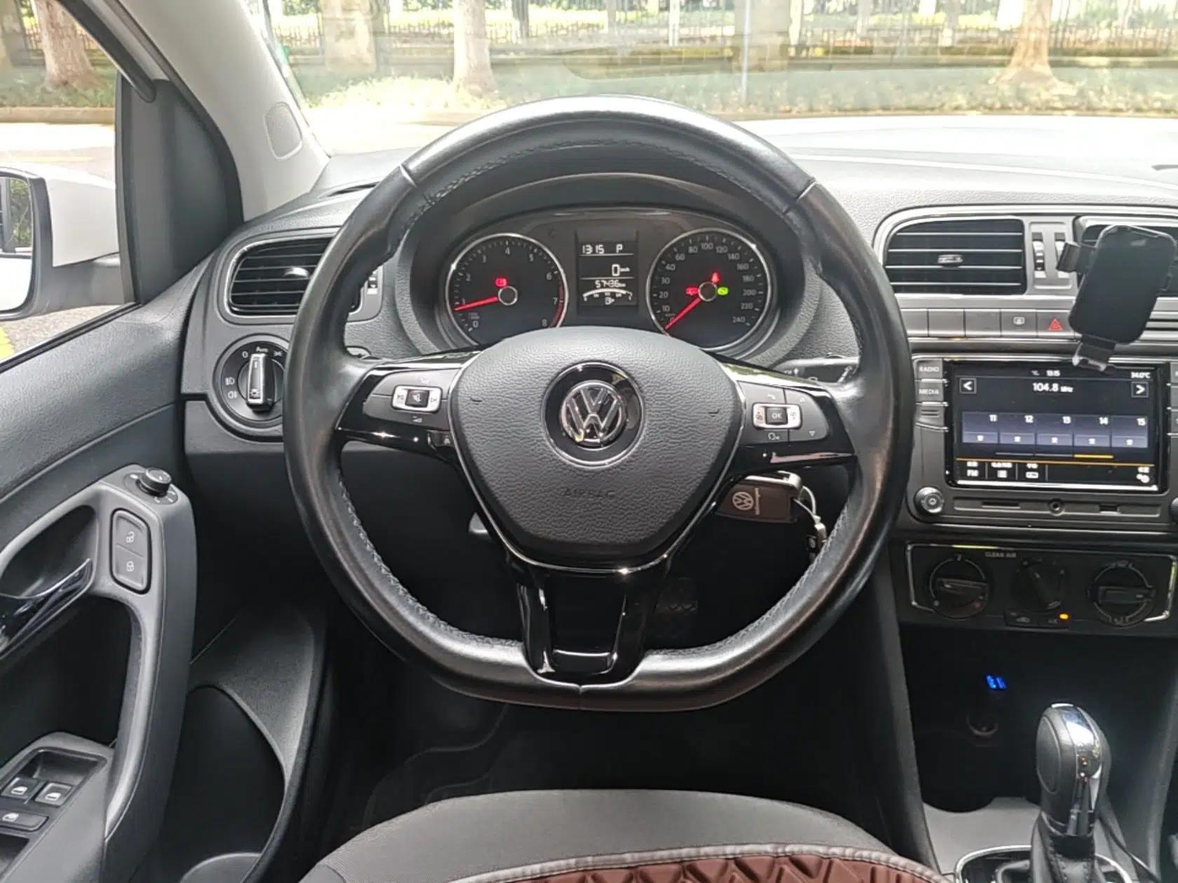 Volkswagen Polo 2016 1.6L Automatic Comfort Model — миниатюра 7